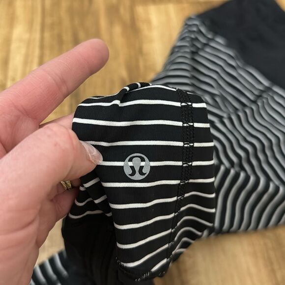 Lululemon Runday Crop in Parallel Stripe Size 2 - Picture 6 of 11